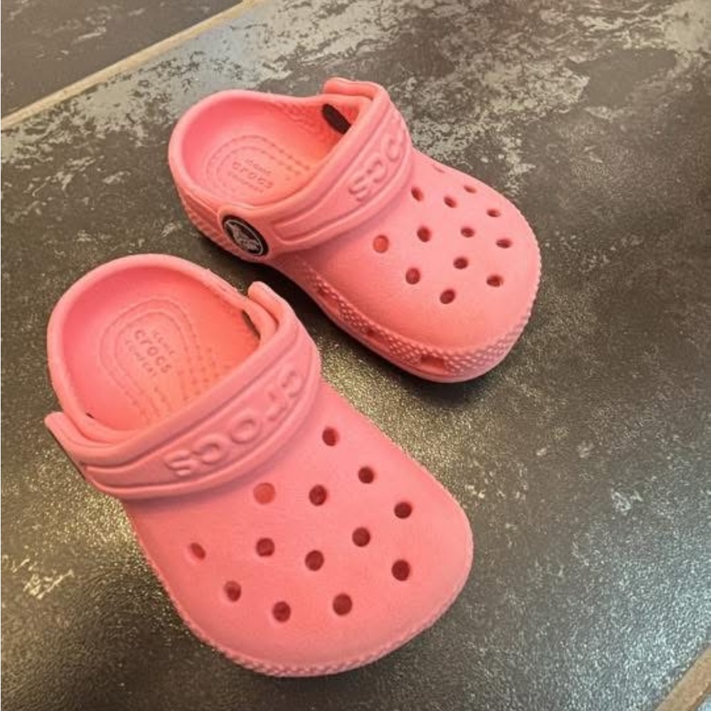 ❌SOLD❌ 
CROCS Pink Water Shoes with Adjustable Strap and Ventilation